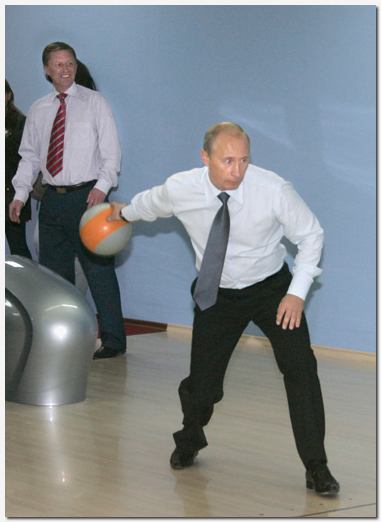 Vladimir putin joue dans un bowling switch